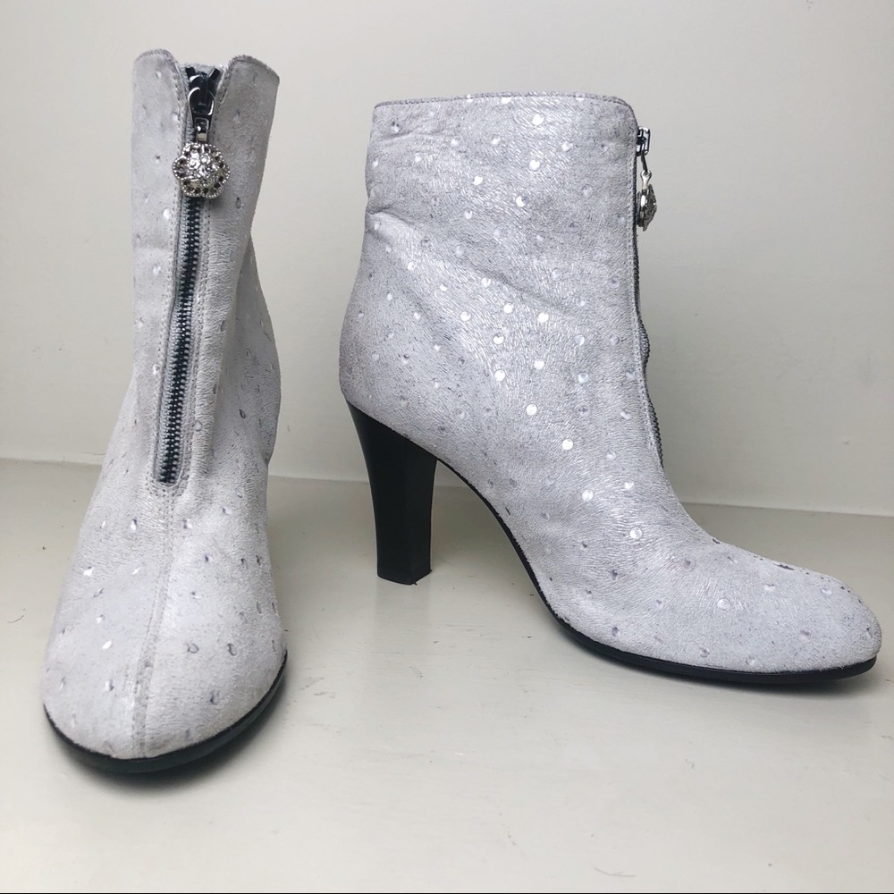 Marchez Vous Light Gray Suede Bootie